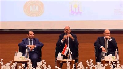 وزير العمل يفتتح ندوة توعوية بقانون العمل الجديد بحضور ممثلي شركات خاصة