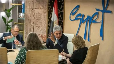 وزير السياحة والآثار يعقد لقاءات مع ممثلي اتحاد وكلاء وشركات السفر البريطاني