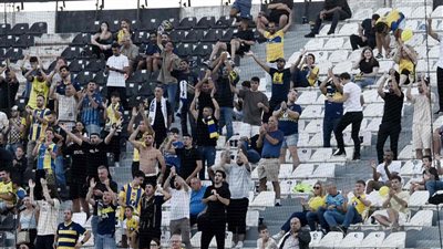 احتجاجات واسعة في بريطانيا ضد مباراة أستون فيلا ومكابي تل أبيب.. والشرطة تتدخل
