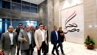 وزير الإسكان يتفقد برج LD08 ضمن الأبراج الشاطئية وكومبوند