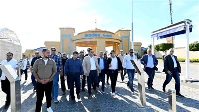 وزير الإسكان يعقد اجتماعًا مع قيادات الهيئة العامة للتنمية السياحية ويتابع سير العمل بها