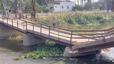 سوهاج.. انهيار كوبري مشاة قديم خارج الخدمة بطما دون خسائر