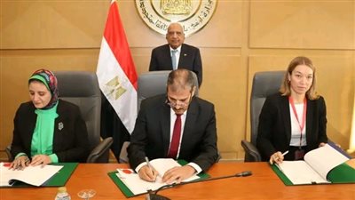 وزير الكهرباء والطاقة المتجددة يشهد مراسم توقيع اتفاقية مبادلة الديون