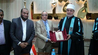 مفتي الجمهورية يترأس لجنة مناقشة دكتوراه بجامعة قنا.. حول «دار الإفتاء المصرية ودورها في محاربة الفساد المجتمعي»