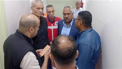 مصرع وإصابة 41 شخصا.. سكرتير عام البحر الأحمر يتفقد حالة المصابين في حادث تصادم أتوبيس سياحي وتريلا
