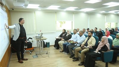 محافظ كفرالشيخ يتابع فعاليات البرنامج التدريبي حول تطوير وميكنة خدمات تراخيص المحال