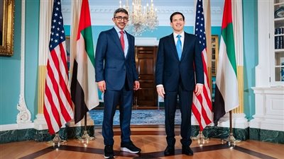 وزير الخارجية الإماراتي ونظيره الأمريكي يبحثان تعزيز العلاقات الاستراتيجية والتعاون الثنائي