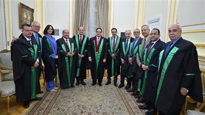 كلية الاقتصاد والعلوم السياسية تُكرم روادها وتخرج دفعة 2025 بحضور كبار الشخصيات