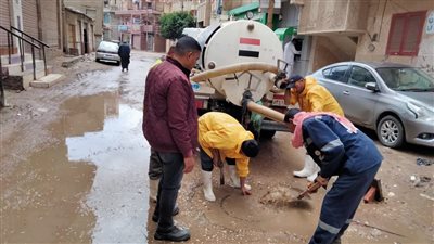  محافظ كفرالشيخ يتابع جهود كسح مياه الأمطار بالمراكز والمدن
