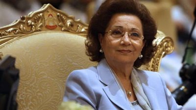 تجدد الجدل حول سوزان مبارك: لماذا يعيد علاء مبارك طرح إرث والدته الثقافي الآن؟