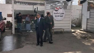 محافظ الدقهلية يتفقد المعرض الدائم للسلع الغذائية بشارع قناة السويس بالمنصورة 