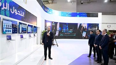 رئيس الوزراء يستمع لعرض تقديمي حول مشروعات وزارة الاتصالات وتكنولوجيا المعلومات في مجال التحول الرقمي