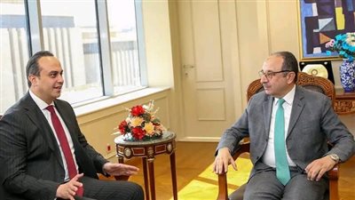 وزير قطاع الأعمال العام يستقبل رئيس هيئة الرعاية الصحية لبحث تعزيز التعاون المشترك