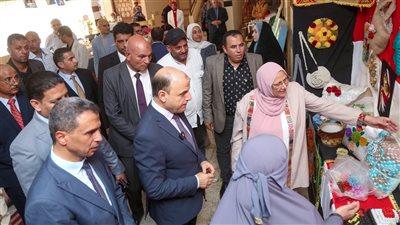 محافظ كفرالشيخ يتفقد معرض الأنشطة المدرسية 