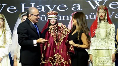 بالصور.. فساتين الزفاف التركى تعرض  على ضفاف النيل