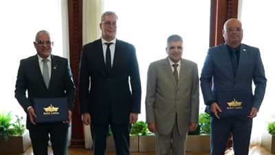  البترول وقناة السويس توقعان مذكرة تفاهم لإنشاء محطة تموين الغاز الطبيعي المسال