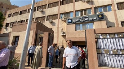 تعليمية قنا تنفذ تجربة محاكاة لعملية إخلاء كخطوة استباقية للاستعداد والتعامل مع الأزمات والأحداث | صور 