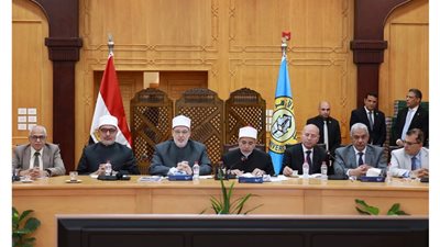 مجلس جامعة الأزهر يكرّم المتميزين في كليات القاهرة والأقاليم ويشيد بجهودهم الأكاديمية والعلمية