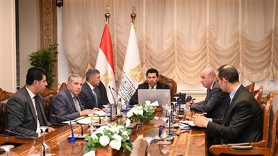 وزير الرياضة يعقد اجتماعاً مع مديري المديريات بجميع المحافظات لمناقشة خطط التطوير والتحول الرقمي