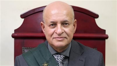 الإعدام لعامل أنهى حياة والده أثناء نومه.. ورئيس الجنايات يواجهه بآيات البرّ