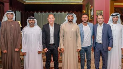 وفد إماراتي يزور عادل إمام في منزله للاطمئنان على صحته ويؤكد مكانته الفنية العربية
