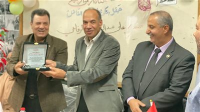 «أسرة معهد أبوغنيمة الإعدادي» بسيدي سالم تقيم حفل يوم الوفاء لتكريم « الرفاعي»