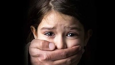 التحرش الجنسي بالأطفال بين الصمت والفجوة القانونية.. لماذا تحتاج مصر إلى تغليظ عقوبات التحرش بالأطفال؟