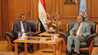 الشاذلي يؤكد على أهمية الدور الحيوي للجامعة في تنمية المجتمع وتعزيز التواصل بين الطلاب والمسؤولين