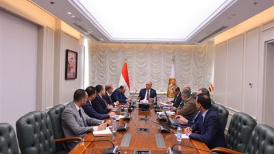 وزير العمل يستقبل وفد شركة eFinance لبحث تطوير الخدمات الرقمية