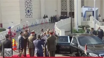 الرئيس السيسي يفتتح معرض 