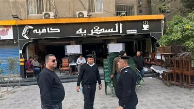 محافظة الجيزة تشن حملة على المقاهي والكافيهات المتعدية على حرم الطريق العام بالمريوطية