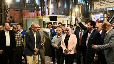 وزير الشباب والرياضة يودّع المشاركين في أولى أفواج قطار الشباب المتجه إلى الأقصر وأسوان