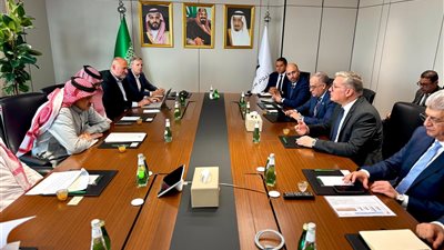 وزير البترول يبحث تعزيز مشاركة الشركات المصرية في مشروع نيوم السعودي وفرص الطاقة والاستثمار