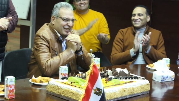 خلف الحدث